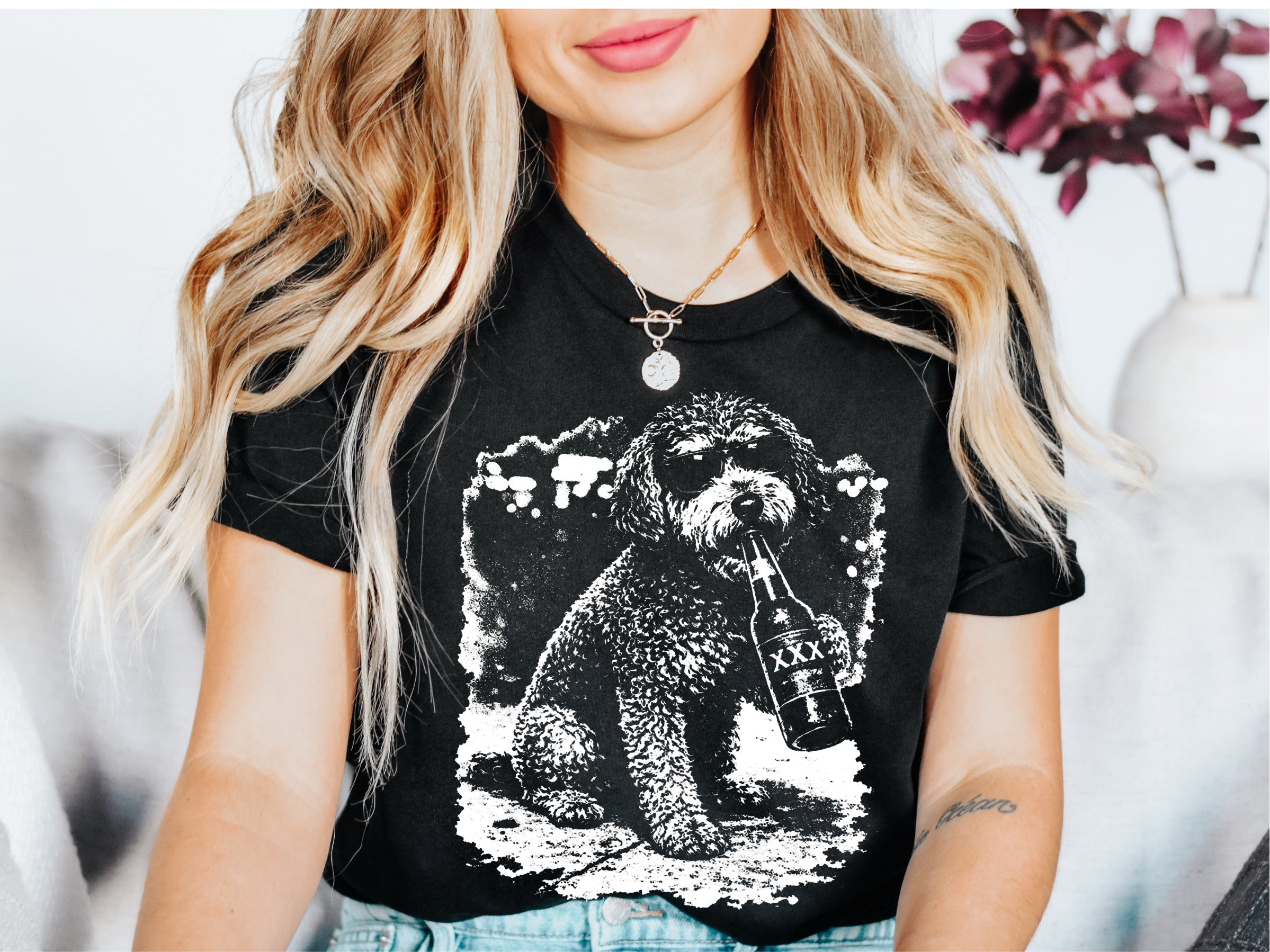 Mockup_01_Schnoodle Drinking Beer.png